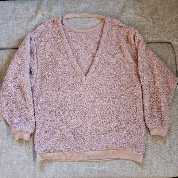 Size M Dictionary rose pink fleece sweater with back cutout - Picture 5 of 6
